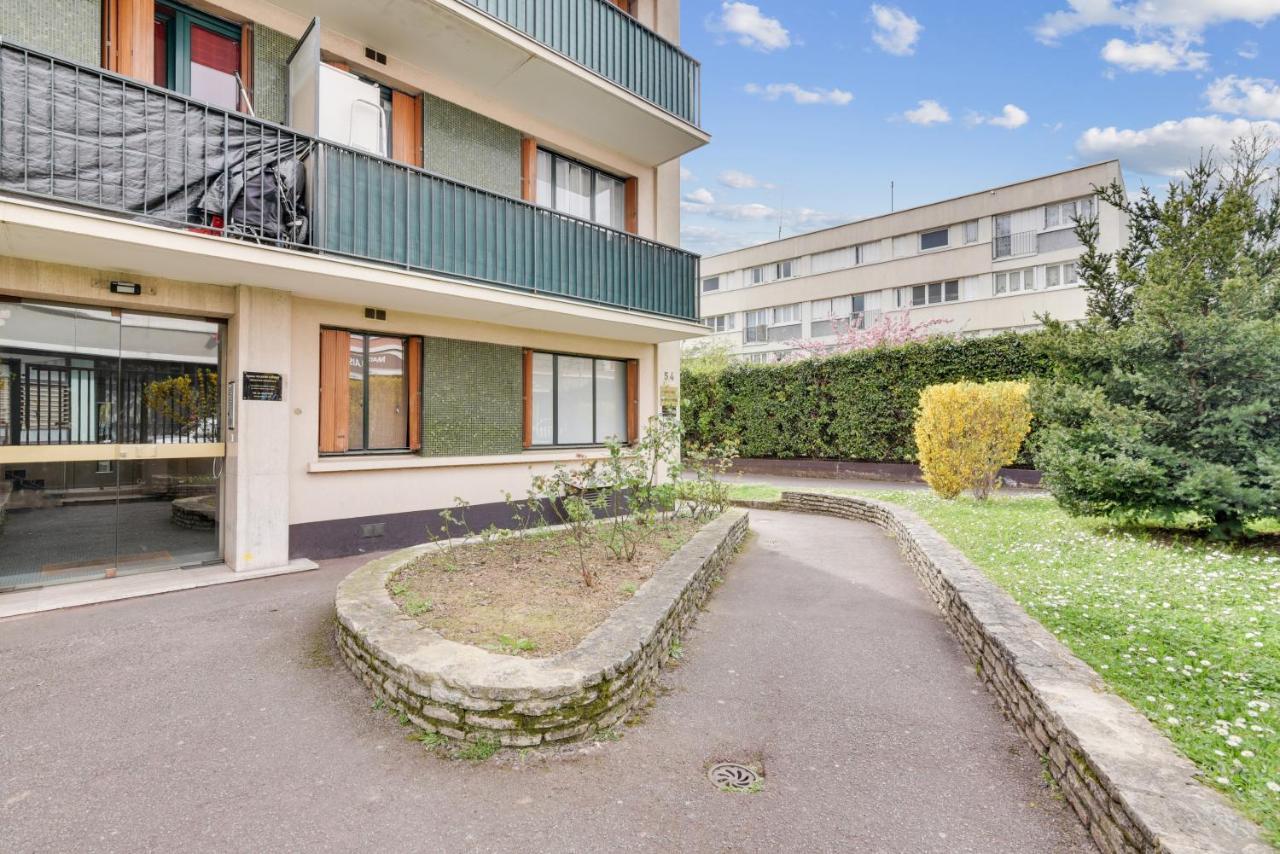 ボンディBudget Apart With Balcony Near Parisアパートメント エクステリア 写真